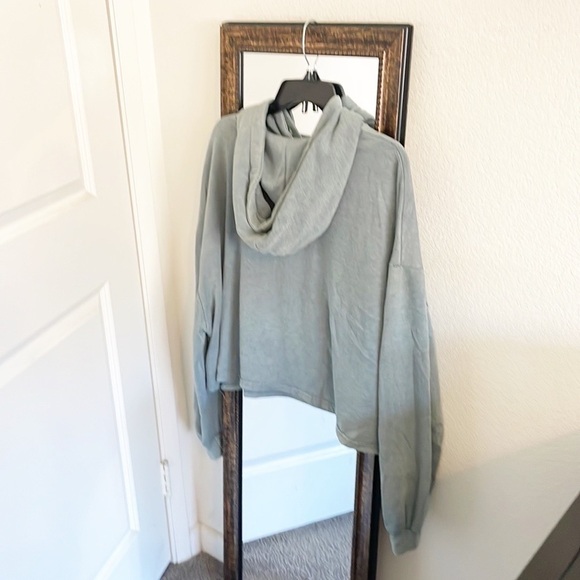 Public Library Party Angel cropped hoodie - Picture 2 of 5